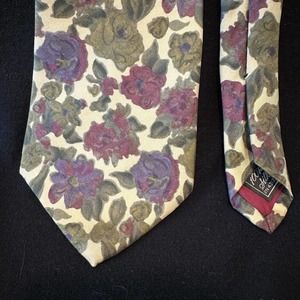 Geoffrey Beene "Bold Floral Tie" modern pattern 100% Silk Stain ResistantRN43170